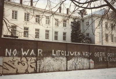 605975 Gezicht op een gedeelte van het hoofdgebouw (gebouw A) van het voormalig Militair Hospitaal Dr. A. Mathijsen, ...